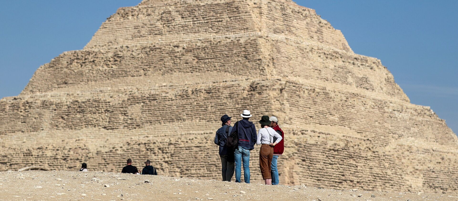 Туристы у пирамиды Джосера в Египте - 俄羅斯衛星通訊社, 1920, 16.03.2020