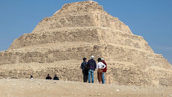 Туристы у пирамиды Джосера в Египте - 俄罗斯卫星通讯社