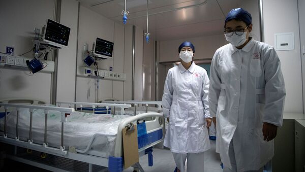 Медсестры в карантинной палате для пациентов с коронавирусом в новом Шанхайском государственном клиническом центре  - 俄罗斯卫星通讯社