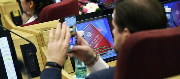 Депутаты на внеочередной сессии Законодательного собрания Новосибирской области по рассмотрению закона РФ о поправке к Конституции РФ - 俄羅斯衛星通訊社