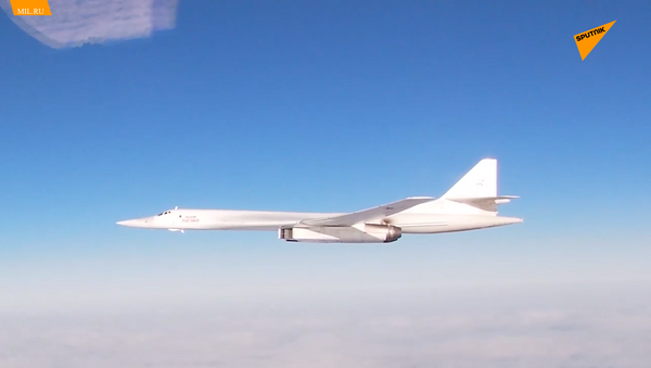 俄兩架圖-160轟炸機在大西洋上空進行飛行  - 俄羅斯衛星通訊社