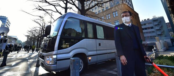 Автомобиль, перевозивший Сатоси Уэмацу, обвиняемого в убийстве 19 инвалидов - 俄罗斯卫星通讯社