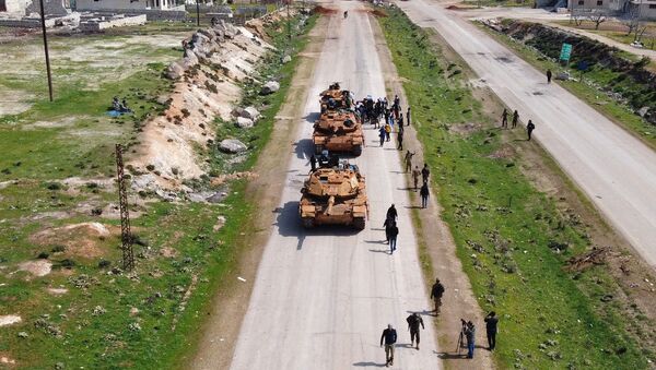 Танк M60T турецкой армии на трассе M4 в Сирии  - 俄罗斯卫星通讯社