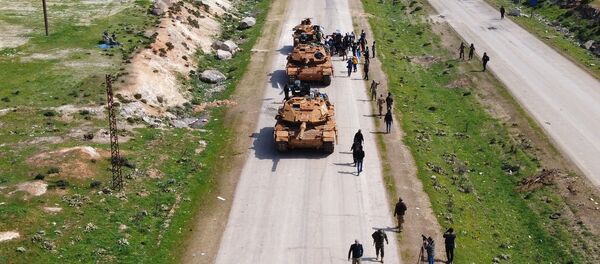 Танк M60T турецкой армии на трассе M4 в Сирии Танк M60T турецкой армии на трассе M4 в Сирии - 俄羅斯衛星通訊社