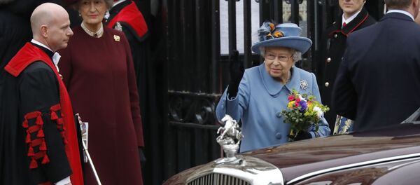 Королева Великобритании Елизавета II у машины в Лондоне  - 俄羅斯衛星通訊社
