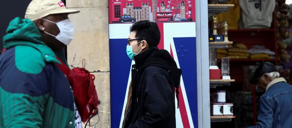 Пешеходы в масках в Лондоне  - 俄罗斯卫星通讯社