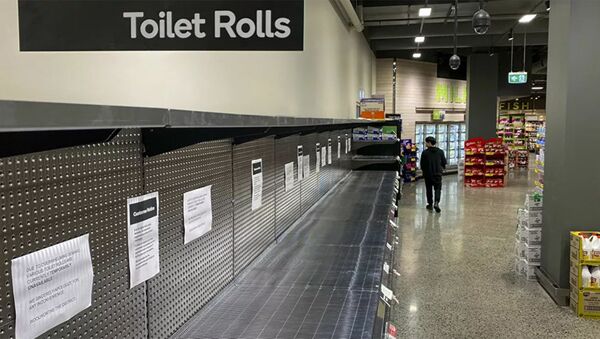 Пустые полки с туалетной бумагой в супермаркете в Европе - 俄羅斯衛星通訊社