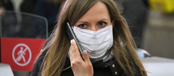 Девушка в медицинской маске в Москве Девушка в медицинской маске в Москве - 俄罗斯卫星通讯社