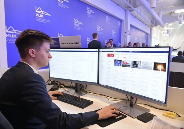 普京视察俄罗斯新冠疫情监测信息中心 - 俄罗斯卫星通讯社