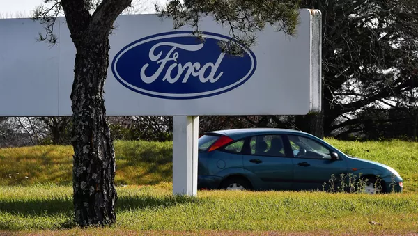 Логотип фирмы Ford, Франция - 俄罗斯卫星通讯社