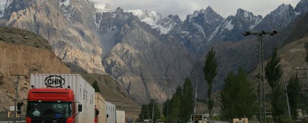 Китайские грузовики ожидают таможенного оформления в Пакистане Китайские грузовики ожидают таможенного оформления в Пакистане - 俄羅斯衛星通訊社