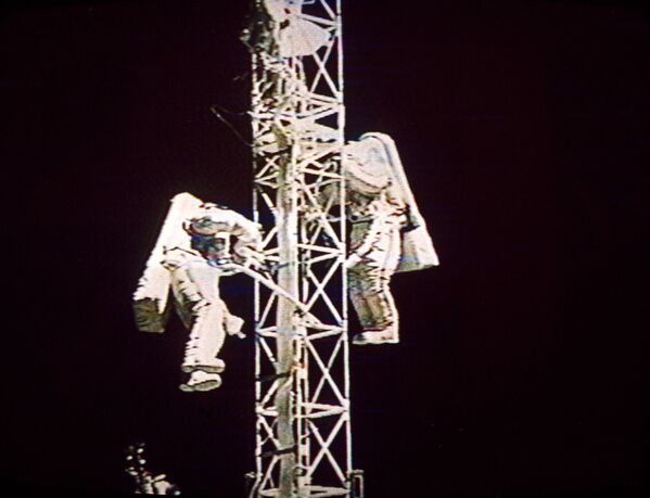 太空行走第一人阿列克谢•列昂诺夫和他的追随者 - 俄罗斯卫星通讯社