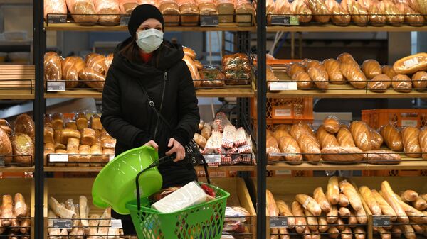 Покупательница в гипермаркете Глобус в Москве - 俄罗斯卫星通讯社