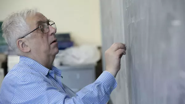 學者 - 俄羅斯衛星通訊社