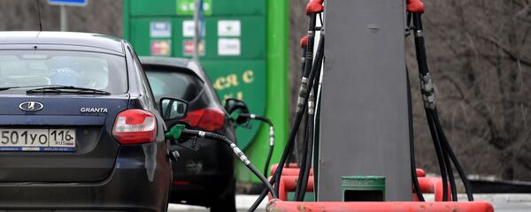 Заправка автомобилей на АЗС Татнефтепродукт в Казани - 俄羅斯衛星通訊社