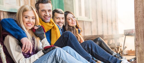 Компания обнимающихся друзей Компания обнимающихся друзей - 俄罗斯卫星通讯社