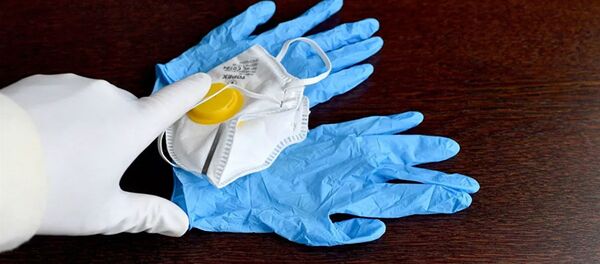 Защитные маска и перчатки Защитные маска и перчатки - 俄羅斯衛星通訊社