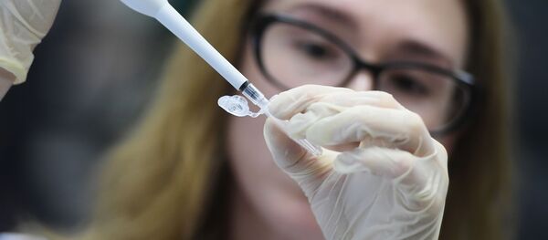  Сотрудница научно-исследовательской лаборатории - 俄羅斯衛星通訊社