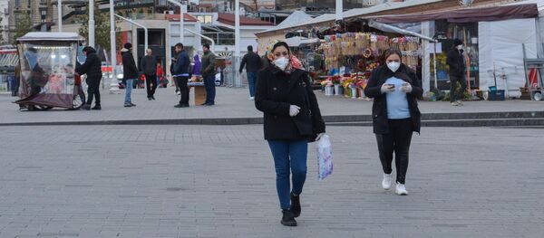 Прохожие в медицинских масках на одной из улиц в Стамбуле Прохожие в медицинских масках на одной из улиц в Стамбуле - 俄羅斯衛星通訊社