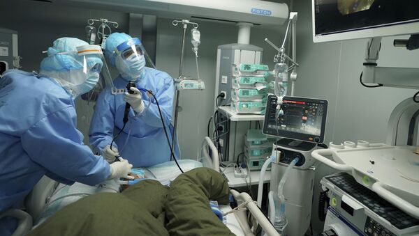 Медицинские работники в защитной одежде в госпитале Уханя - 俄羅斯衛星通訊社