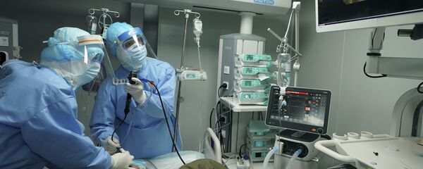 Медицинские работники в защитной одежде в госпитале Уханя - 俄罗斯卫星通讯社