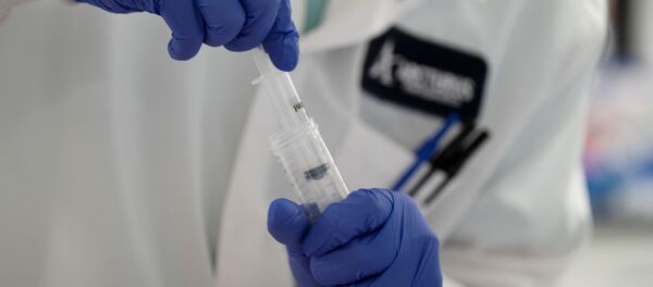 Ученый проводит исследование вакцины против нового коронавируса, Калифорния - 俄罗斯卫星通讯社