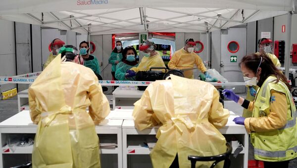 Пациенты прибывают в госпиталь в Мадриде - 俄羅斯衛星通訊社
