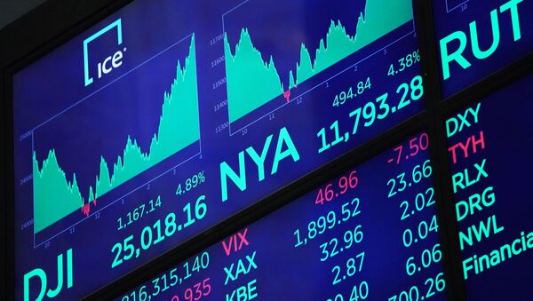 Табло с индексами котировок в зале Нью-Йоркской фондовой биржи - 俄罗斯卫星通讯社