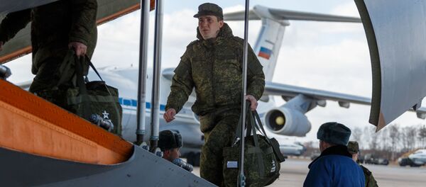 Военнослужащие во время посадки в самолет ВКС России Ил-76 МД Военнослужащие во время посадки в самолет ВКС России Ил-76 МД - 俄罗斯卫星通讯社