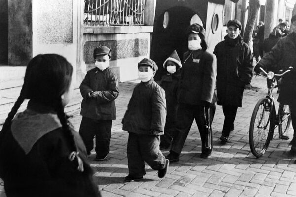 1954年中国北京街头戴口罩的人 - 俄罗斯卫星通讯社
