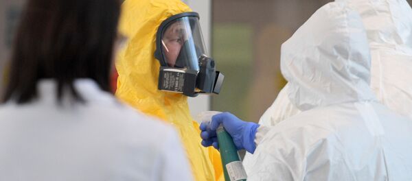 Президент РФ Владимир Путин во время посещения больницы в Коммунарке - 俄罗斯卫星通讯社