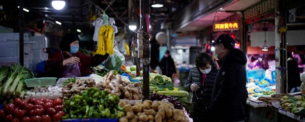 Покупатели на рынке - 俄罗斯卫星通讯社