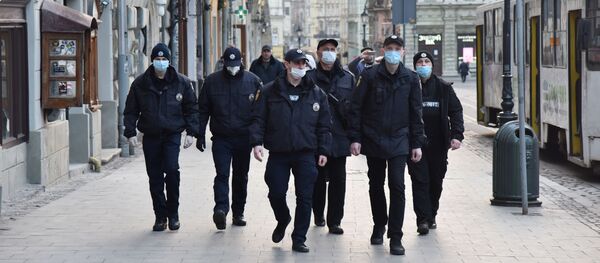 Сотрудники полиции на улице Львова. - 俄罗斯卫星通讯社