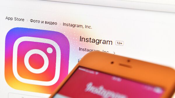 Иконка социальной сети Instagram на экране ноутбука - 俄罗斯卫星通讯社