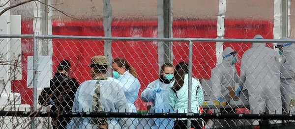 Медицинские работники в центре тестирования на наличие коронавирусной инфекции в США - 俄罗斯卫星通讯社