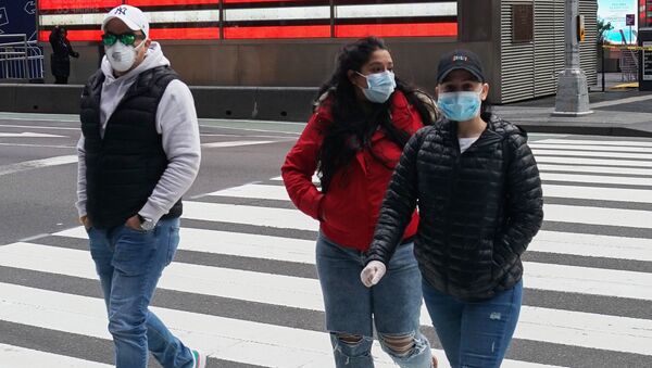 Люди в медицинских масках на улице Нью-Йорка - 俄羅斯衛星通訊社