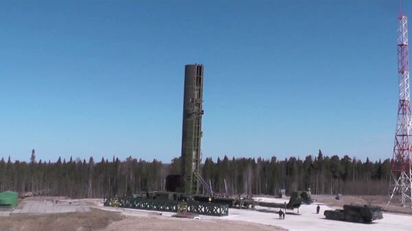 Загрузка баллистической ракеты «Сармат» перед пуском во время испытаний - 俄罗斯卫星通讯社