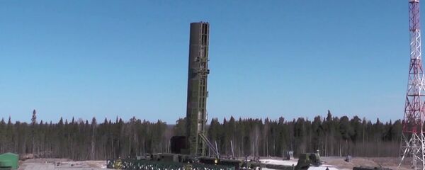 Загрузка баллистической ракеты «Сармат» перед пуском во время испытаний - 俄罗斯卫星通讯社