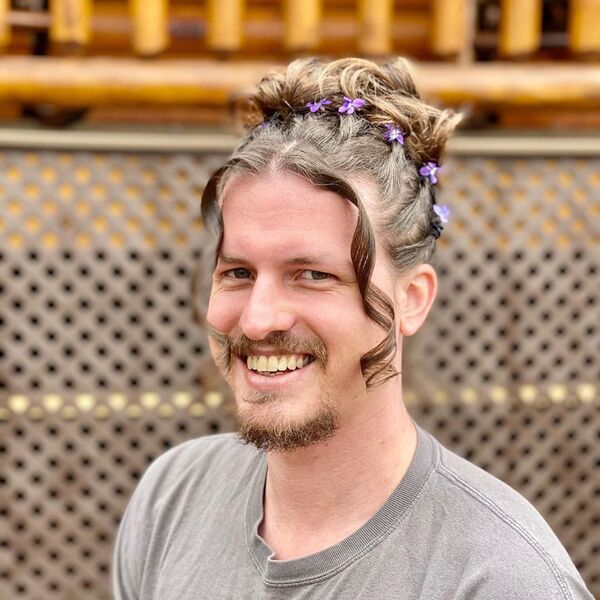 隔离中的理发师为男友做特别发型走红网上 - 俄罗斯卫星通讯社