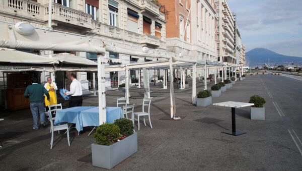 Закрытый ресторан в опустевшем Неаполе, Италия - 俄羅斯衛星通訊社