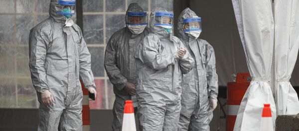 Медицинский персонал во время тестирования на коронавирус COVID-19 в парке Глен-Айленд, в Нью-Рошеле - 俄羅斯衛星通訊社