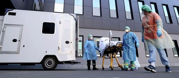 Медики доставляют пациента в больницу в бельгийском Льеже. Медики доставляют пациента в больницу в бельгийском Льеже. - 俄罗斯卫星通讯社