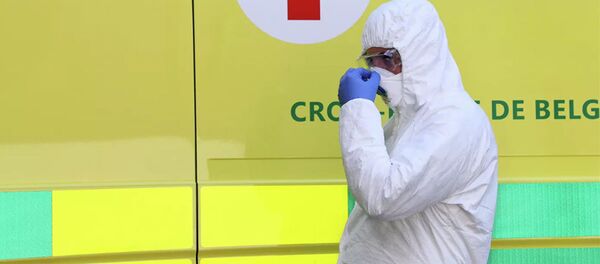 Медицинский работник у больницы в городе Льеж, Бельгия - 俄罗斯卫星通讯社