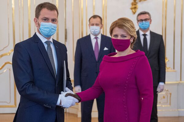 戴口罩的斯洛伐克总统苏珊娜·恰普托娃和斯洛伐克总理伊戈尔·马托维奇 - 俄罗斯卫星通讯社