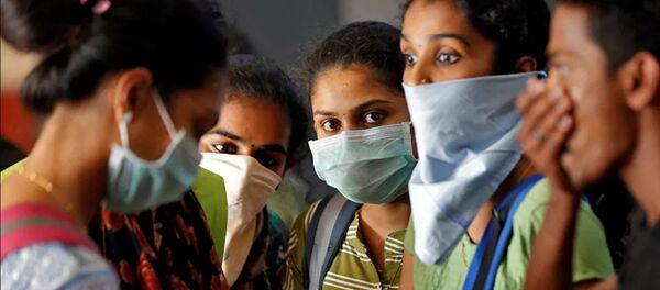 Девушки в медицинских масках в Индии - 俄罗斯卫星通讯社