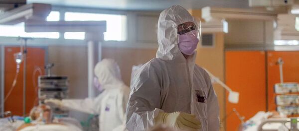 Медицинские работники в палате интенсивной терапии в одной из клиник Италии. - 俄罗斯卫星通讯社