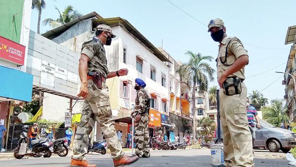 Военнослужащие патрулируют улицу во время карантина в штате Гоа, Индия - 俄羅斯衛星通訊社