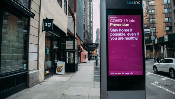 Информационный стенд на одной из улиц в центре Нью-Йорка во время режима ЧС - 俄罗斯卫星通讯社