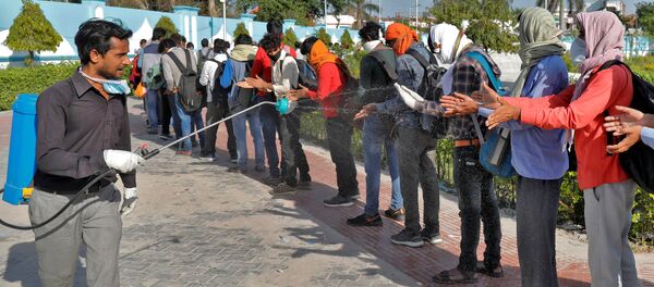 Дезинфекция мигрантов-рабочих в Индии Дезинфекция мигрантов-рабочих в Индии - 俄羅斯衛星通訊社