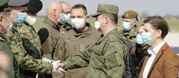 Встреча в Сербии российских военнослужащих, прибывших с гуманитарным грузом Встреча в Сербии российских военнослужащих, прибывших с гуманитарным грузом - 俄羅斯衛星通訊社